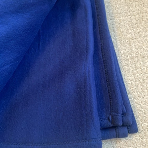 NWOT: Fleece Throw Blanket  (Navy Blue) - Picture 7 of 9